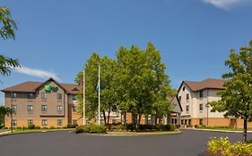 Holiday Inn Express & Suites Bradley Airport By Ihg